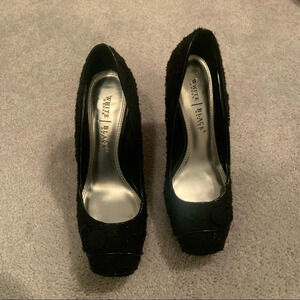 White House black market black pumps size 7